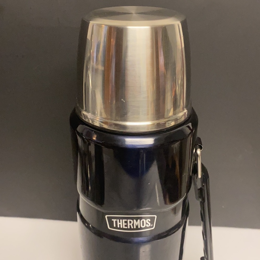 THERMOS Stainless King Vacuum-Insulated Beverage Bottle, 68 Ounce, Matte Blue - Picture 3 of 16